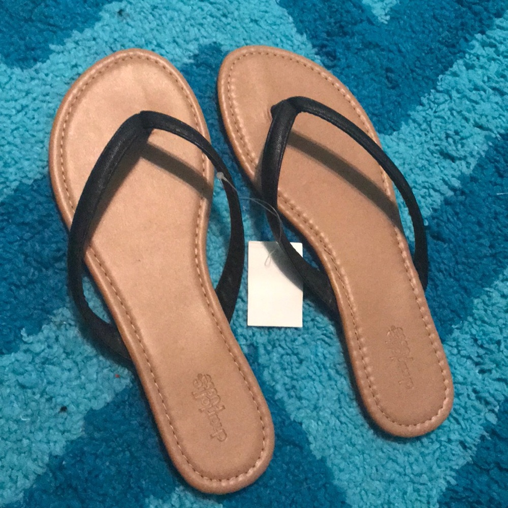 Brown flip flops; never wore w/ tag
